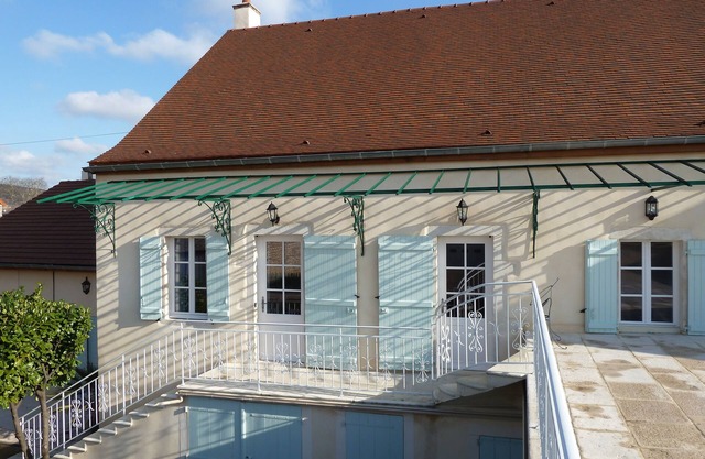 Luxury vigneron's home, secluded garden, a/c, in prestigious Puligny Montrachet