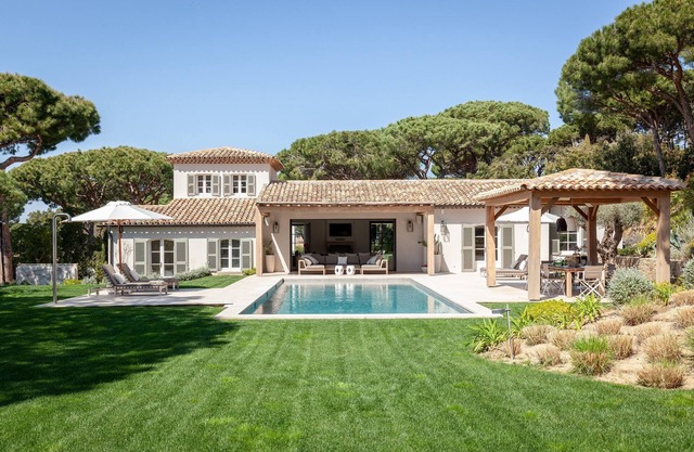 Luxury villa for rent in Les Parcs de Saint Tropez
