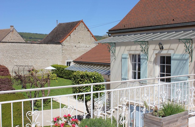 Luxury village winemaker's home, a/c, amidst UNESCO World Heritage vineyards