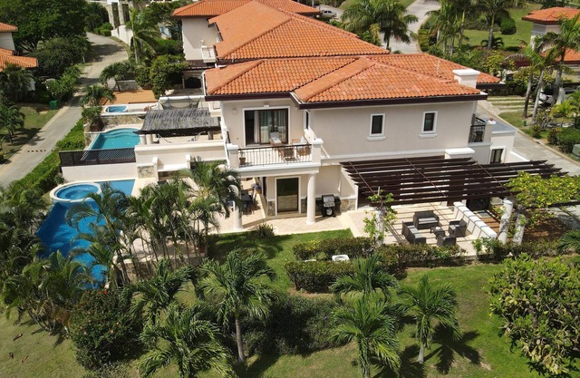 Luxury Villa in prestigious Pristine Bay, home of the Black Pearl Golf Course