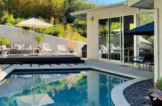 Luxury Villa on the Hills Among Hollywood Stars