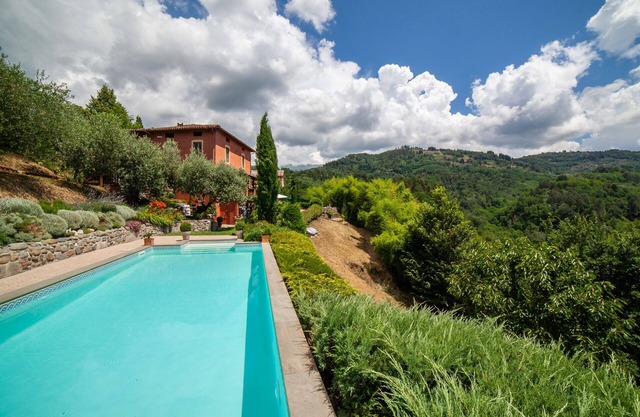 Luxury Villa, Private Pool, Views, Barga, Tuscany. 3 ensuite Bedrooms
