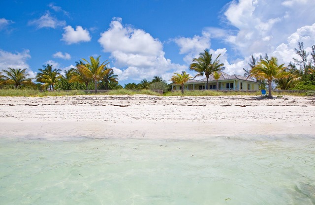 Luxury Villa Right on the Beach!