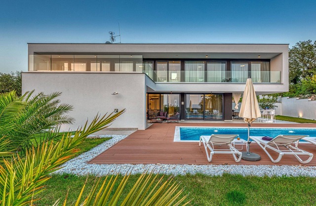 Luxury Villa Rovigno Ultimo with Pool