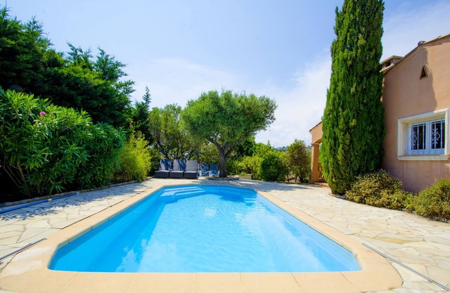 Luxury villa with view of the putting green - Gulf of Saint-Tropez