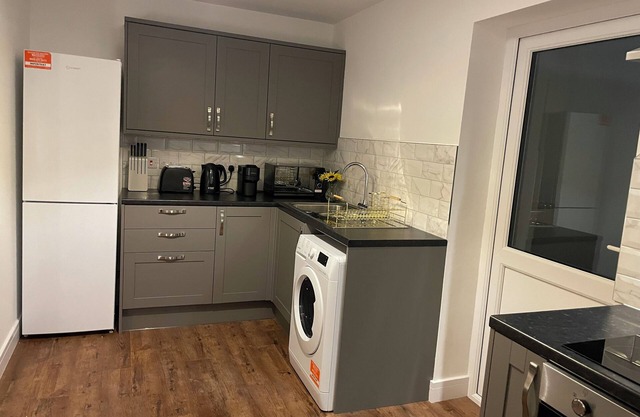 Luxury Warminster Apartment with Free Parking