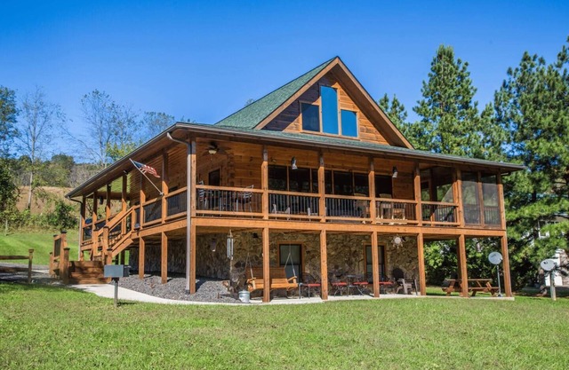 Luxury Waterfront/Sauna on New River! 2BS6