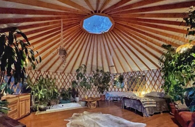 Luxury Yurt - Easy to get to off I5