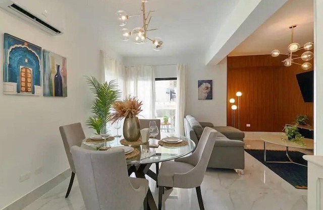 LuxuryCityCenterApart-Pool-Gym-WiFi-A/C-YellowKey*