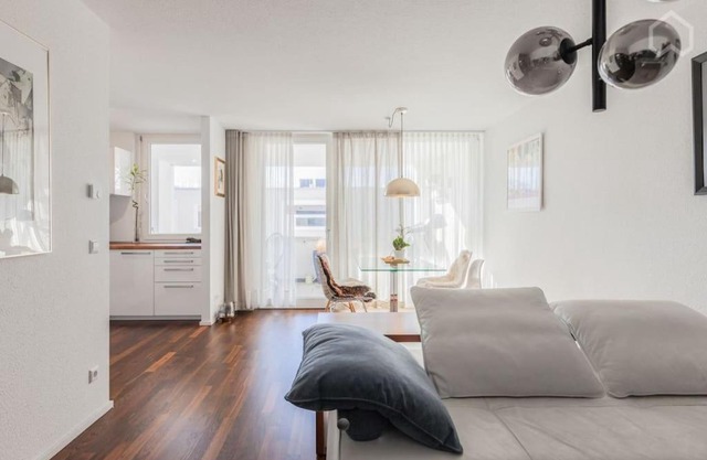 Luxus 3-Zimmer Apartment mit Balkon & Homeoffice & Parkplatz in TOP-Lage nahe an Mercedes-Benz mit Kinderbetten