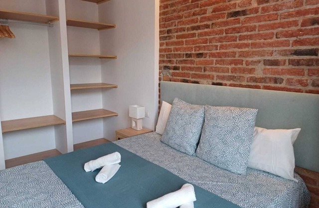 LV 22 Apartment near Barcelona beach - 2 bedrooms with double bed