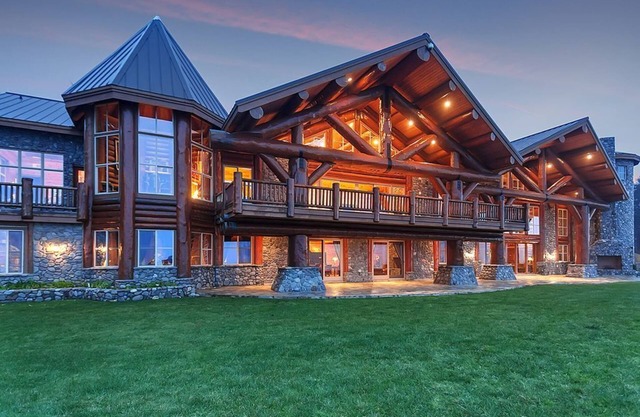 LX28 Oceanfront Estate on 30 Acres: Great for Weddings!