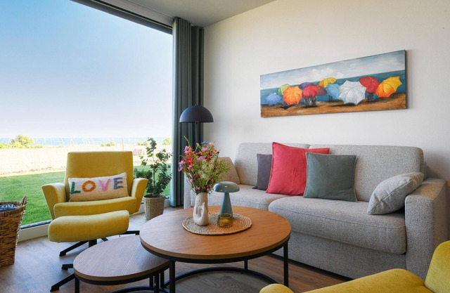 Lykke vacation apartment - pure sea view. Sauna. Family-friendly.
