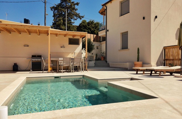 Lyravista Stay Crete: Villa with Private Pool by Knossos, Heraklion