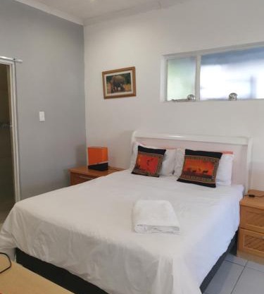 Lyronne Guest house, Shuttle and Tours