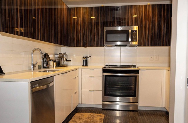 M&M Luxury’s 2 Bedroom Exclusive Loft with Pool Table and added Amenities