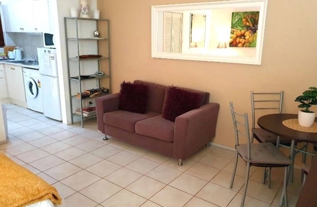 M104 200m walk to the CBD Within the free CAT and Transit Zone City Location