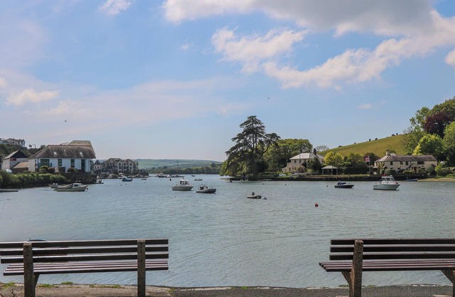 MACELEY, pet friendly, with a garden in Kingsbridge