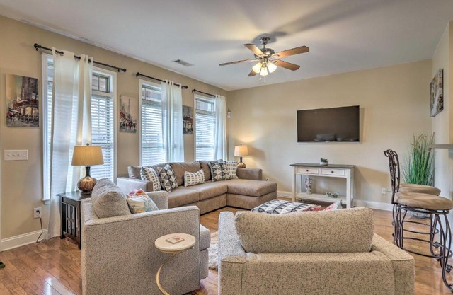 Macon Townhome with Patio - 5 Mi to Downtown!