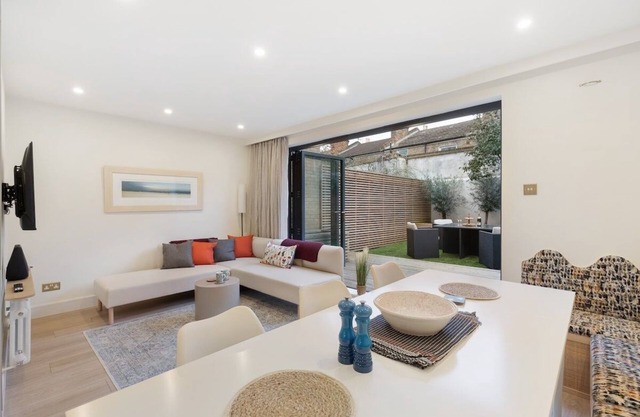 Magical 3BR/2BA-w/Garden-Clapham