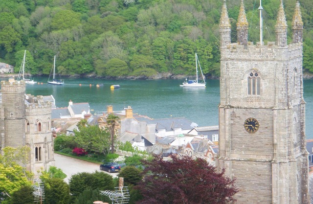 Magical Cornish Cottage & Garden. Stunning Views of River Fowey & Church