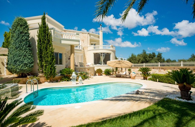Magical Cretan Diamond with swimming pools, spectacularwater parks, golf, tennis