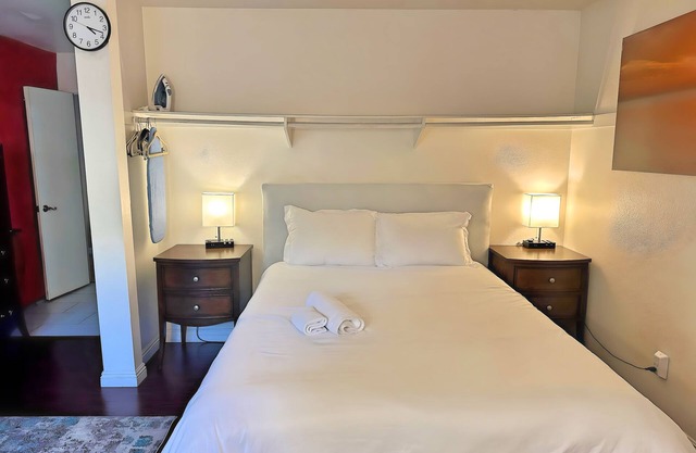 MaGiQ Private Master En-Suite w Private Bathroom, No Shared Spaces