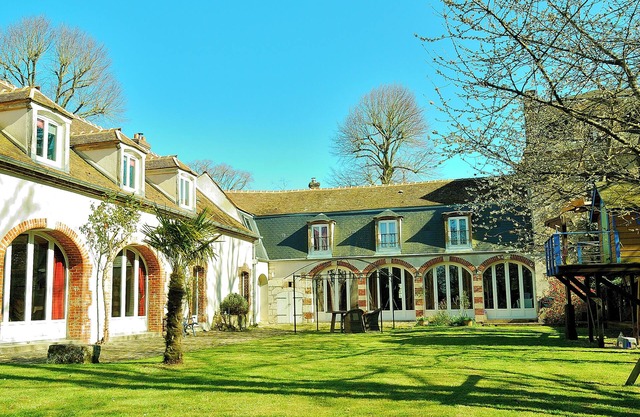 Magnificent 17th century property entirely renovated in a unique setting!