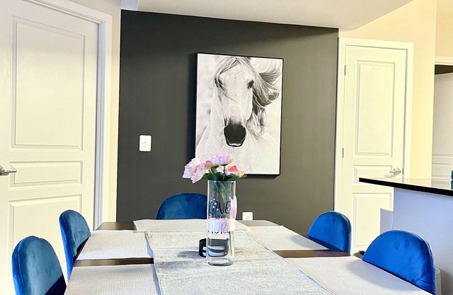 Magnificent DC Getaway Deluxe 2BR Work Space/Gym/Near Met Park/DC/Metro/Mall