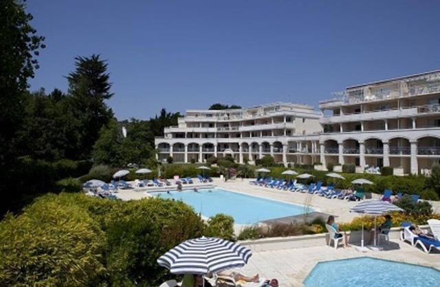 MAGNIFICENT T2 STANDING RESIDENCE - HEATED POOL - LARGE TERRACE