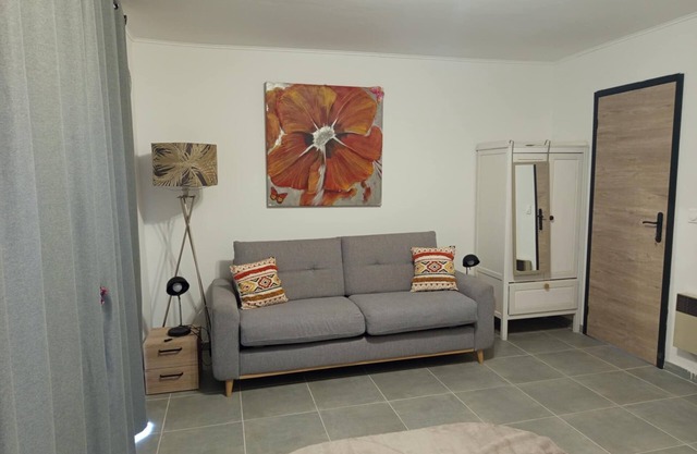 Magnificent independent Studio