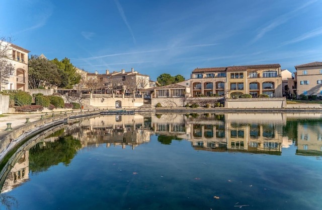 Magnificent lake view at Golf de Pont-Royal