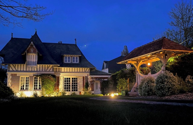 Magnificent Normande 5 min from Deauville! Sea view - Walking distance to the beach - Large garden