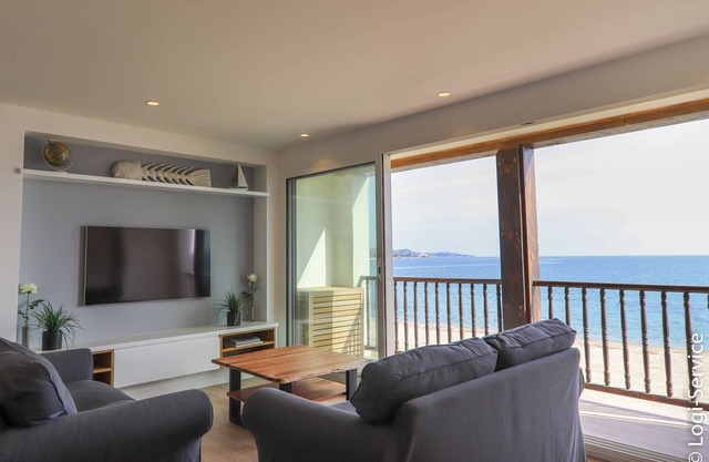 Magnificent renovated apartment 6 people sea view on St Tropez