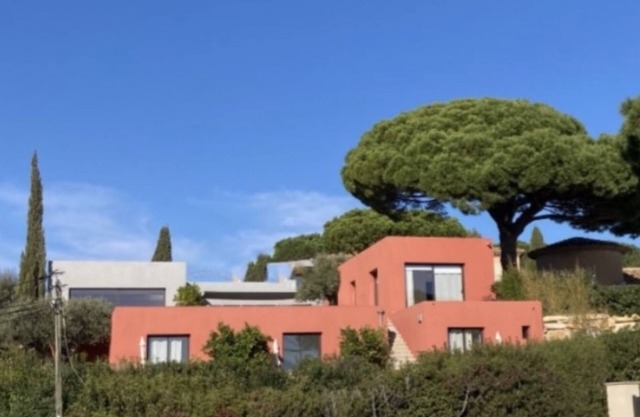Magnificent sea view villa, sleeps 9, 2-minute walk from beach.