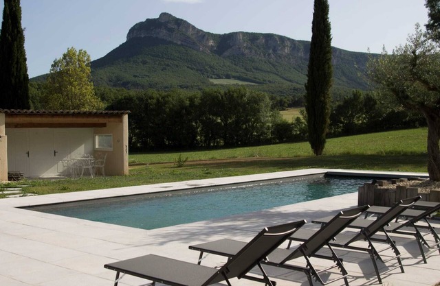 Magnificent stone Mas with swimming pool in the south of the Drôme