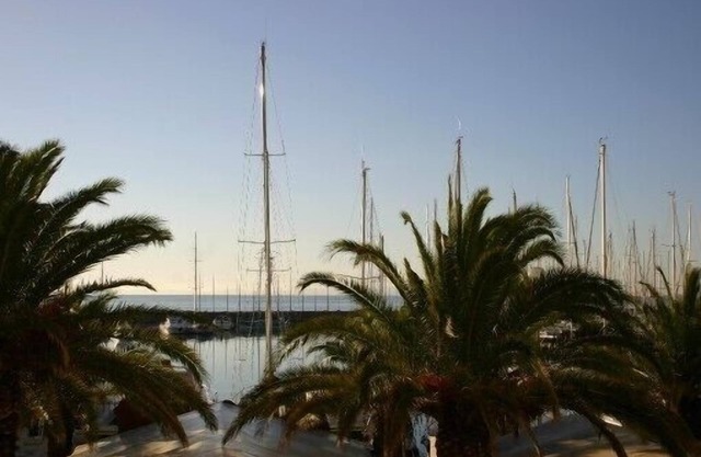 Magnificent T2 stylish renovated 35 m2 sea view porquerolles air conditioning, wifi, private parking