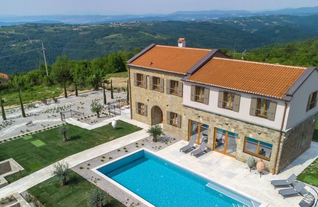Magnificent Villa Paradiso d’Istria with a swimming pool, jacuzzi and sauna