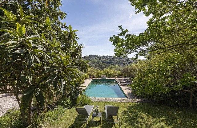 Magnifique mas en Pierre Provençal Composée de Deux Appartements
