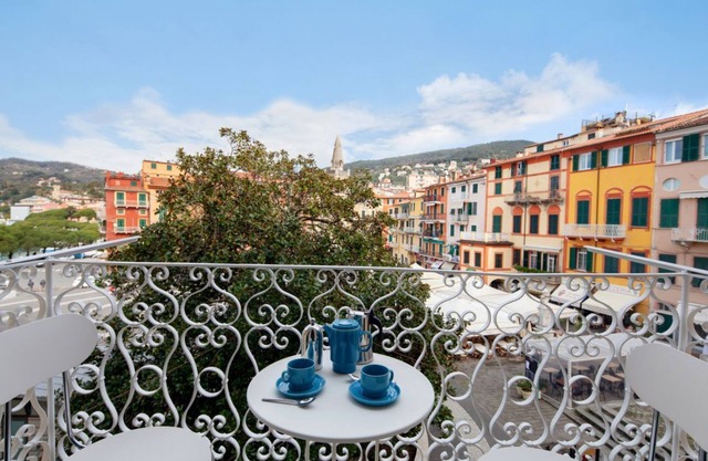 Magnolia Apart. Historic Elegant, Seaview, 2 AC BDR 2 BTH, Free Garage at 200 mt