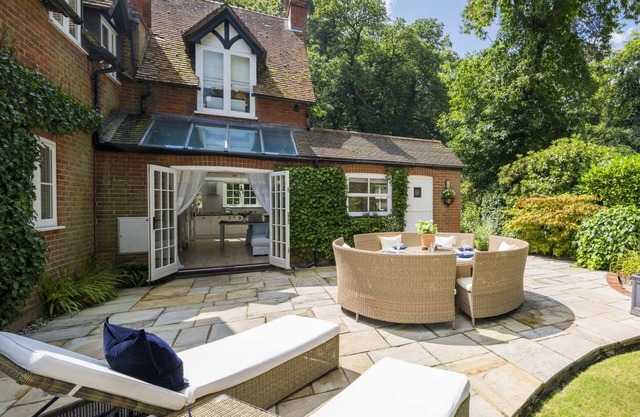 Magnolia Lodge - 4 Beds, Fabulous Garden, Parking