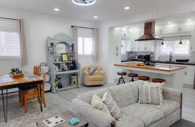 Magnolia River Charming house in fantastic Friendsville with WiFi, AC