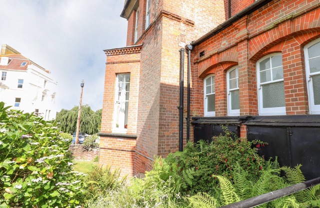 MAGPIES, family friendly, with a garden in St Leonards-On-Sea