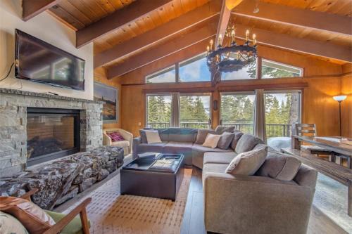 Mahogany by AvantStay Snowbird Cabin w Full Chamberlands Access