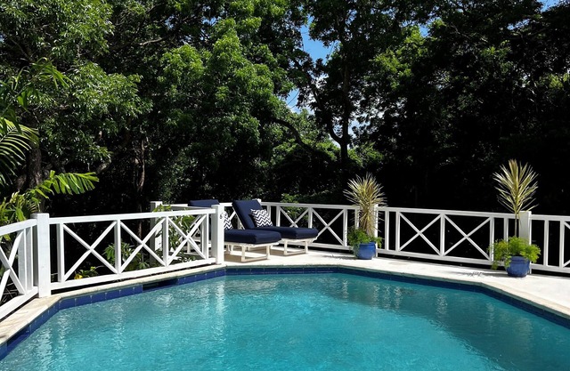 Mahogany Grove Villa in nature with private pool