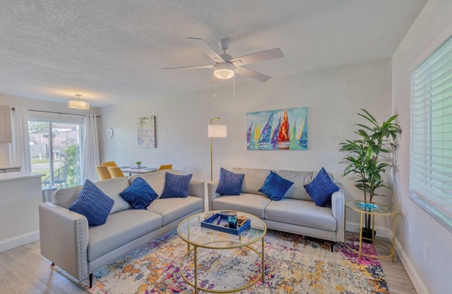Mai Tai Suites Dunedin Free Honeymoon Island Pass 2 King Bedrooms Beach Gear Inc