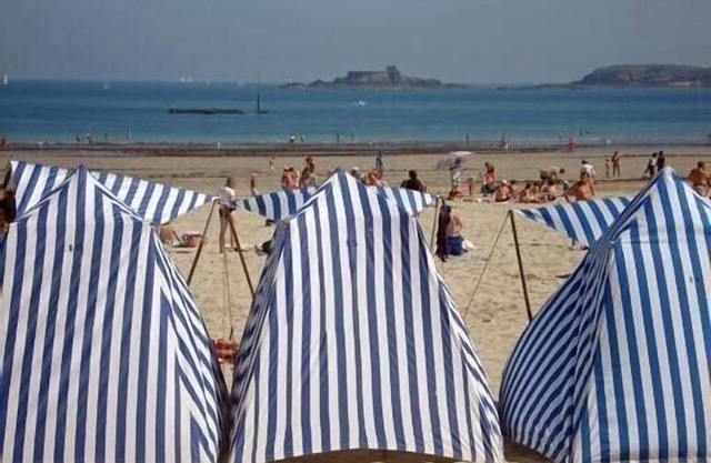 Main beach 100m, Dinard town centre- 50sq.m apartment + terrace