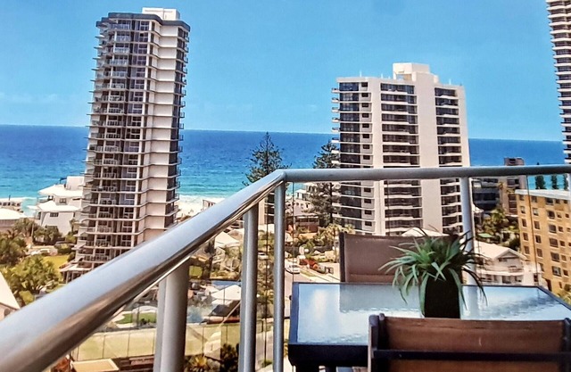 MAIN BEACH - 2 BR, 2 BATH APARTMENT
