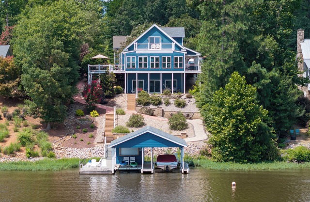 MAIN LAKE Views - Fire Pit - Pool Table - Bikes - Kayaks - SUPs