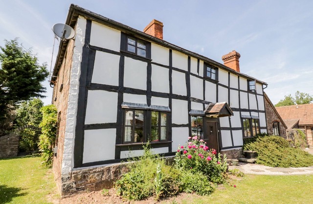 MAINSTONE HOUSE, pet friendly, luxury holiday cottage in Ledbury